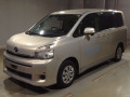 2013 Toyota Voxy