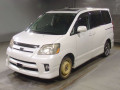2005 Toyota Noah