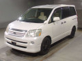 2005 Toyota Noah