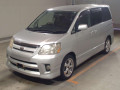 2005 Toyota Noah