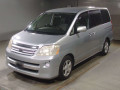 2005 Toyota Noah