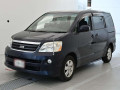 2005 Toyota Noah
