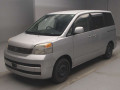 2003 Toyota Voxy