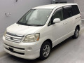 2005 Toyota Noah
