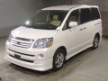 2005 Toyota Noah