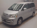 2005 Toyota Noah