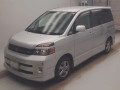 2004 Toyota Voxy