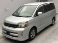 2005 Toyota Voxy