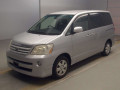 2005 Toyota Noah