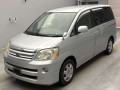 2005 Toyota Noah