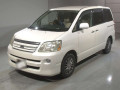 2005 Toyota Noah