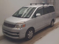 2005 Toyota Voxy