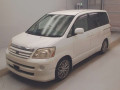 2005 Toyota Noah