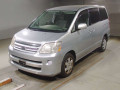 2005 Toyota Noah