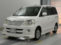 2004 Toyota Noah
