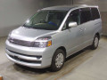 2005 Toyota Voxy