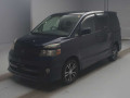 2004 Toyota Voxy