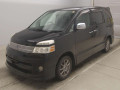 2005 Toyota Voxy