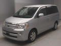 2004 Toyota Noah