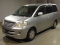 2004 Toyota Noah