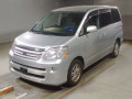 2004 Toyota Noah