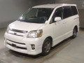 2005 Toyota Noah