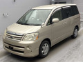 2005 Toyota Noah