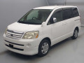 2005 Toyota Noah