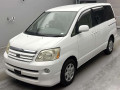2004 Toyota Noah