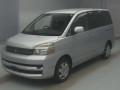 2004 Toyota Voxy