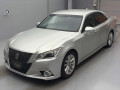 2013 Toyota Crown Hybrid