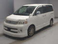 2005 Toyota Voxy