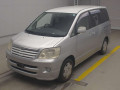 2004 Toyota Noah