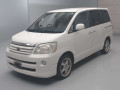 2005 Toyota Noah