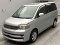 2005 Toyota Voxy