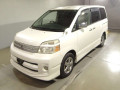 2005 Toyota Voxy