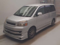 2005 Toyota Voxy