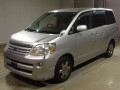 2005 Toyota Noah