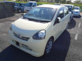 2013 Daihatsu Mira e:S