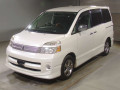 2005 Toyota Voxy