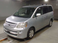 2004 Toyota Noah