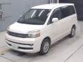 2004 Toyota Voxy