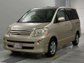 2004 Toyota Noah