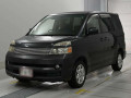 2005 Toyota Voxy