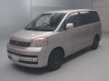 2004 Toyota Voxy