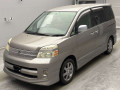 2005 Toyota Voxy