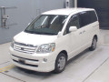 2005 Toyota Noah