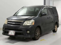 2004 Toyota Noah