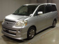2005 Toyota Noah