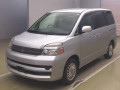 2005 Toyota Voxy
